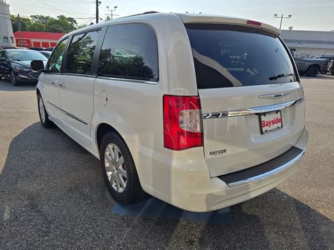 Used 2016 Chrysler Town & Country Touring w/ Driver Convenience Group FWD image 36