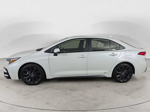 Used 2024 Toyota Corolla SE w/ SE Package AWD/4WD image 8