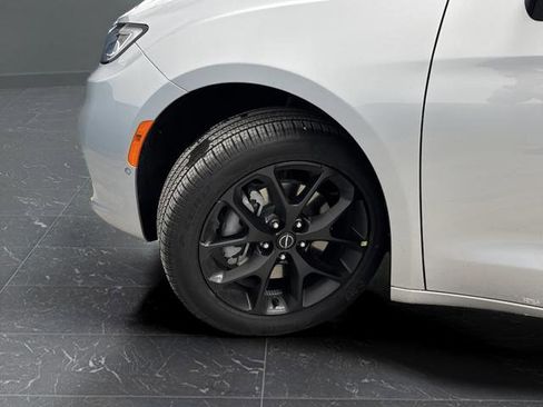 New 2026 Chrysler Pacifica Select w/ S Appearance Package image 35
