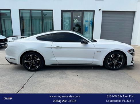 Used 2021 Ford Mustang GT Premium w/ Black Accent Package RWD image 11