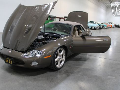 Used 2001 Jaguar XK8 Convertible image 39