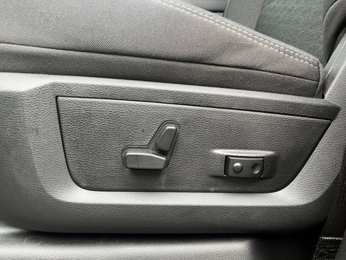 New 2026 RAM 3500 Big Horn AWD/4WD image 12