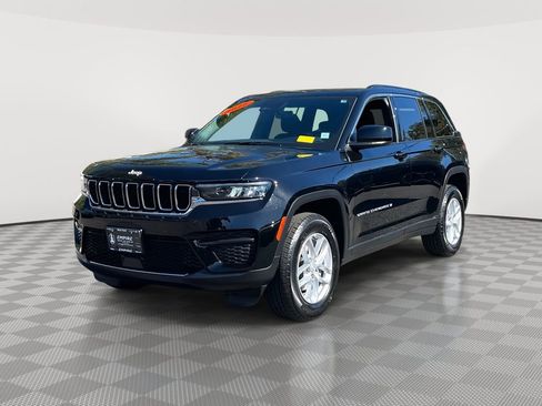Used 2025 Jeep Grand Cherokee Laredo X image 3