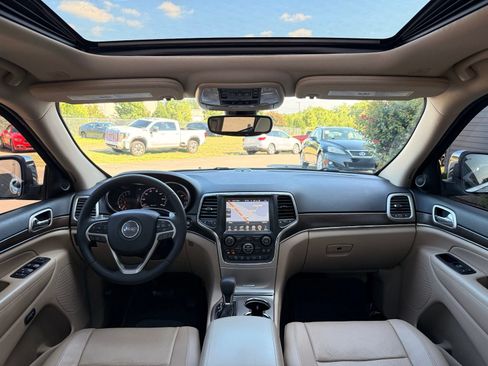 Used 2017 Jeep Grand Cherokee Limited w/ Luxury Group II AWD/4WD image 27