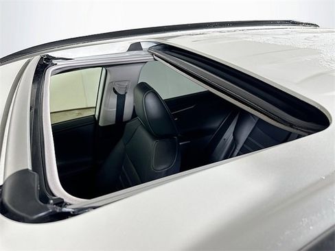 Used 2019 Toyota RAV4 Limited image 14