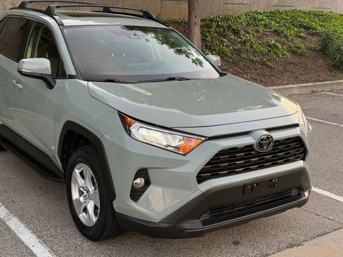 Used 2019 Toyota RAV4 XLE w/ Convenience Package image 5
