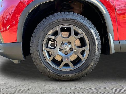 Used 2025 Honda Pilot TrailSport image 25