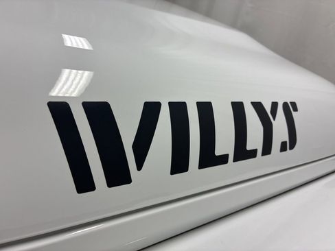 Used 2023 Jeep Gladiator Willys AWD/4WD image 31