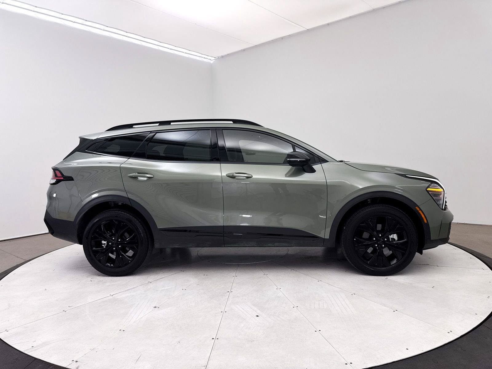 Used 2025 Kia Sportage X-Line w/ Premium Package AWD/4WD image 40