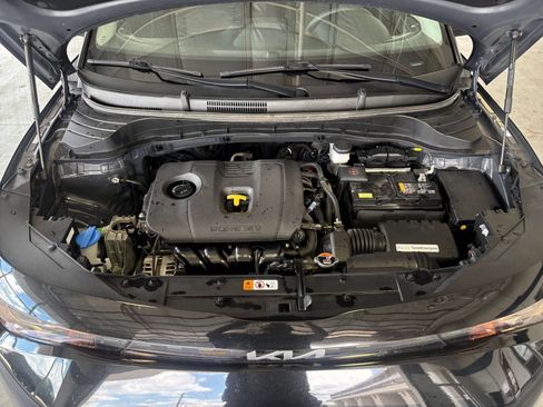 Used 2025 Kia Soul LX w/ LX Technology Package FWD image 30
