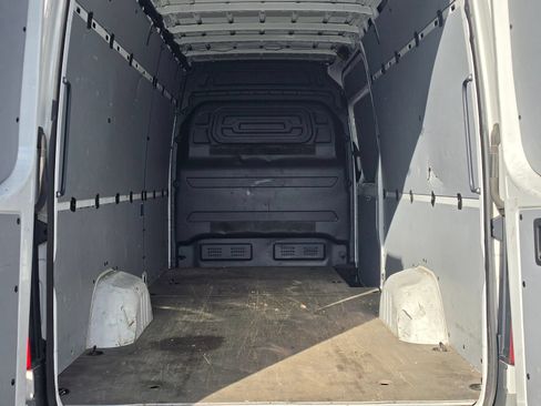 Used 2020 Mercedes-Benz Sprinter 2500 image 6