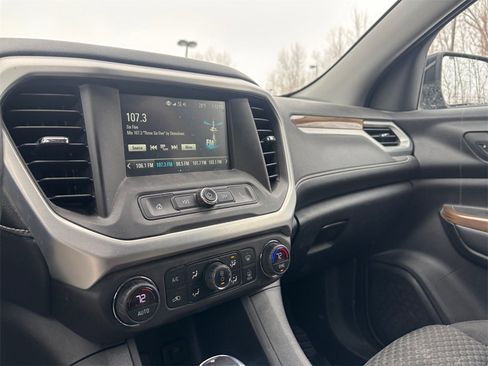 Used 2018 GMC Acadia SLE image 30