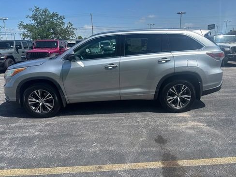 Used 2016 Toyota Highlander XLE AWD/4WD image 4