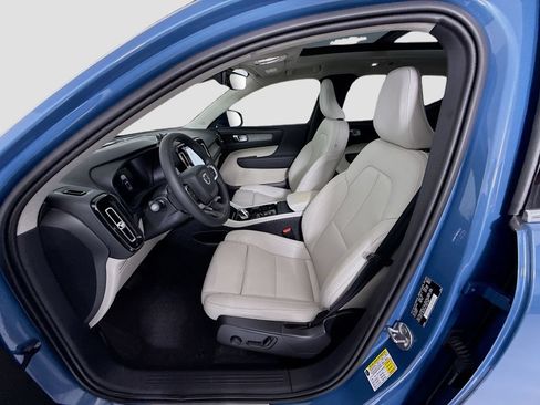 Used 2024 Volvo XC40 B5 Plus w/ Climate Package AWD/4WD image 19