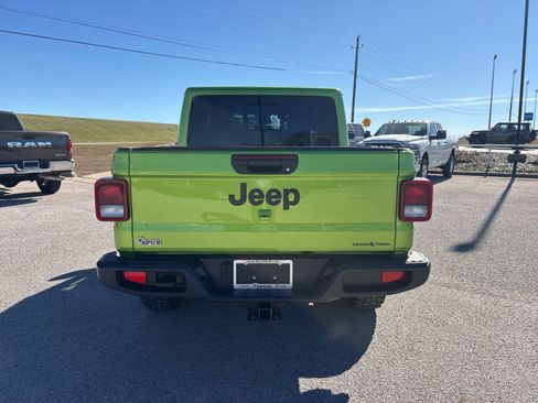 Used 2025 Jeep Gladiator Sport image 7