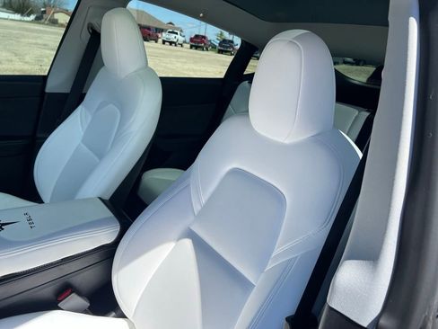 Used 2024 Tesla Model Y Long Range image 28