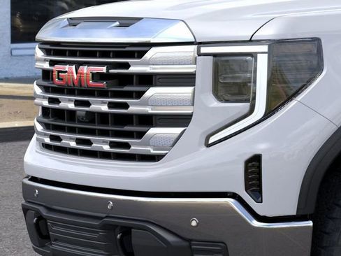 New 2026 GMC Sierra 1500 SLE image 13