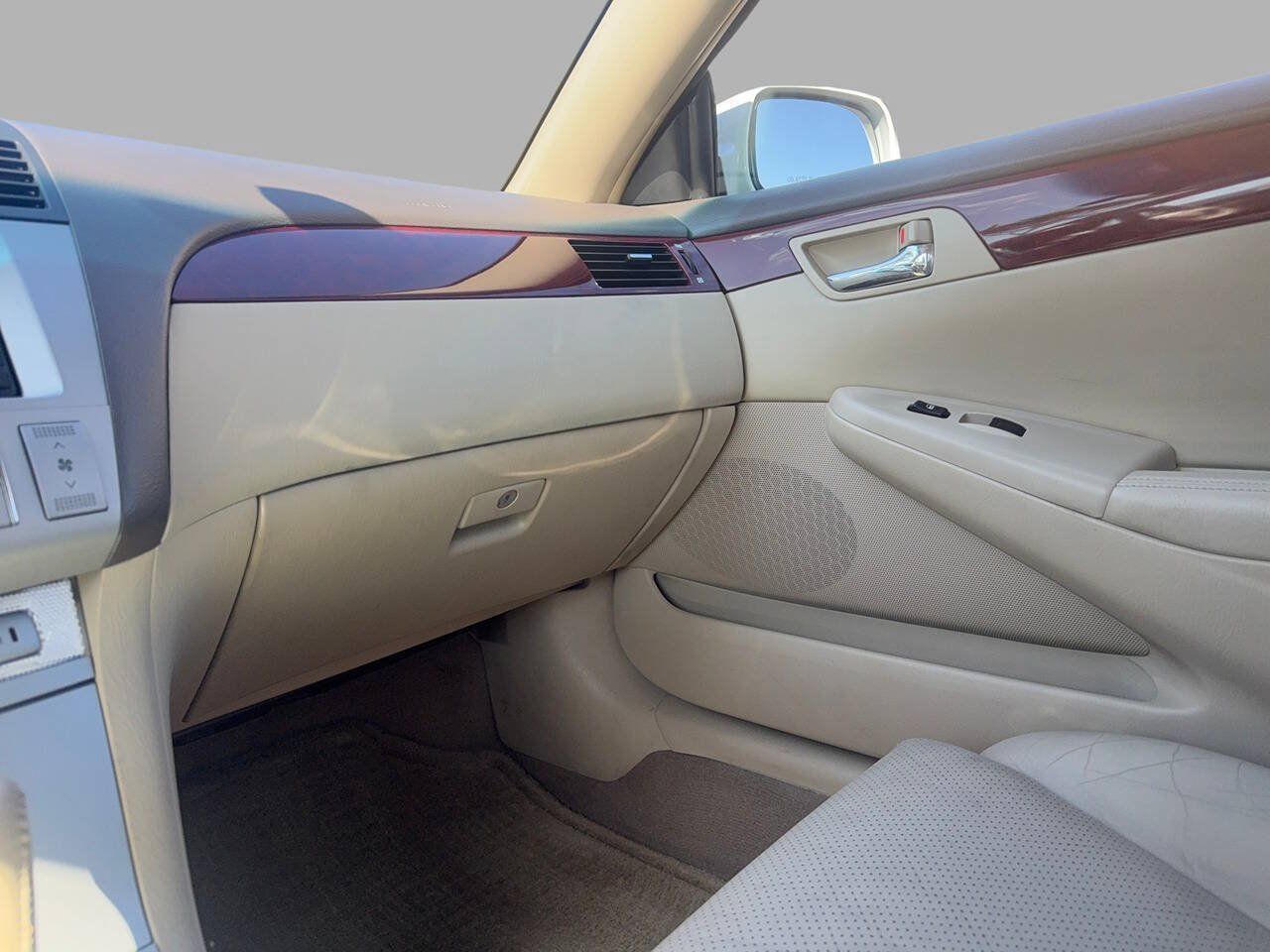 Used 2004 Toyota Solara SLE FWD image 30