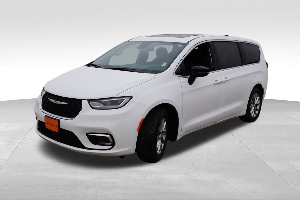 Certified 2026 Chrysler Pacifica Limited FWD image 11