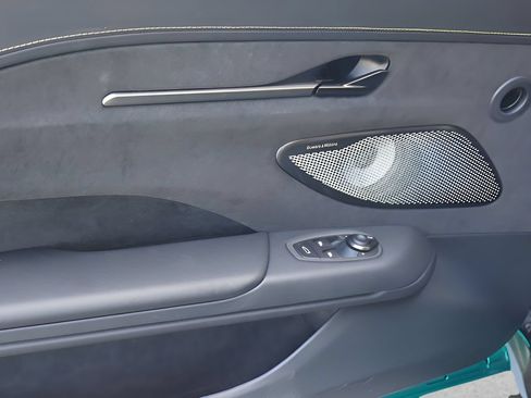 Used 2026 Aston Martin V8 Vantage Coupe RWD image 9