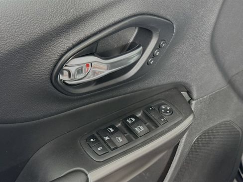 Used 2019 Jeep Cherokee Limited AWD/4WD image 13