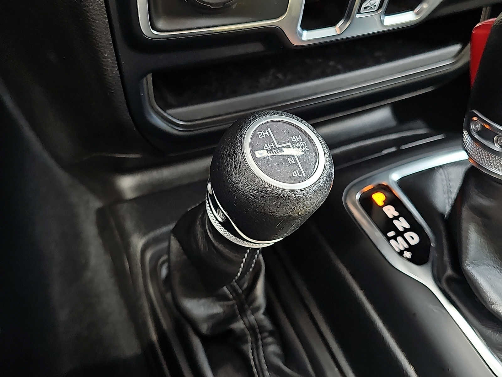 Used 2024 Jeep Wrangler Unlimited Sahara AWD/4WD image 23