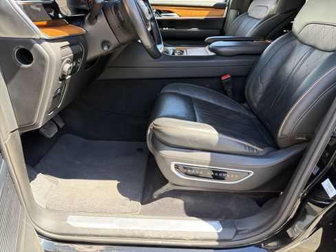 Used 2022 Jeep Grand Wagoneer Series III w/ Flexible Seating Group AWD/4WD image 5