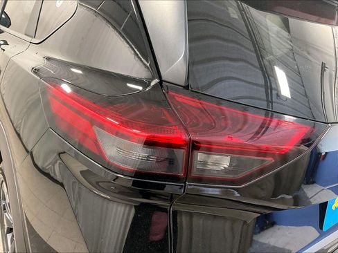 Certified 2024 Nissan Rogue SV image 33