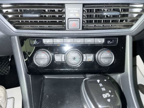 Used 2024 Volkswagen Jetta SE image 20