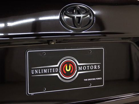 Used 2021 Toyota Highlander XLE image 4