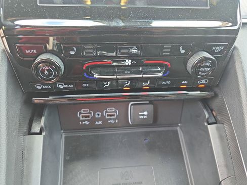 Used 2024 Jeep Grand Cherokee Altitude image 22