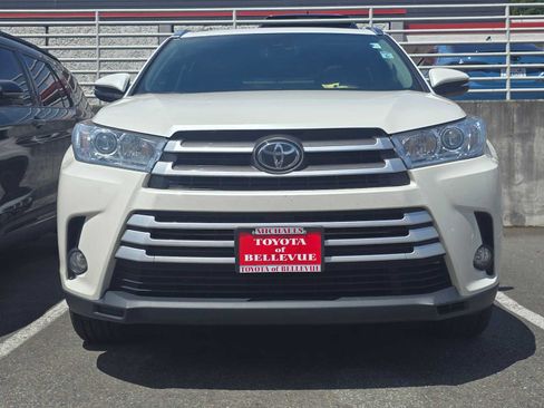 Used 2018 Toyota Highlander XLE AWD/4WD image 2