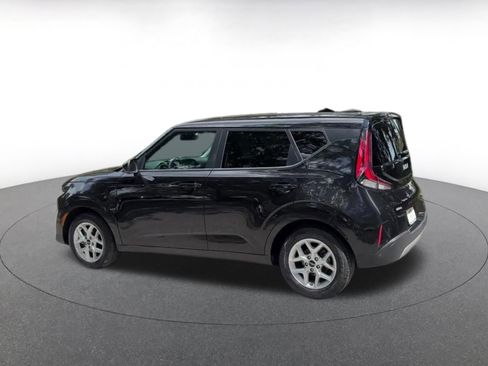 Used 2025 Kia Soul LX w/ LX Technology Package FWD image 10