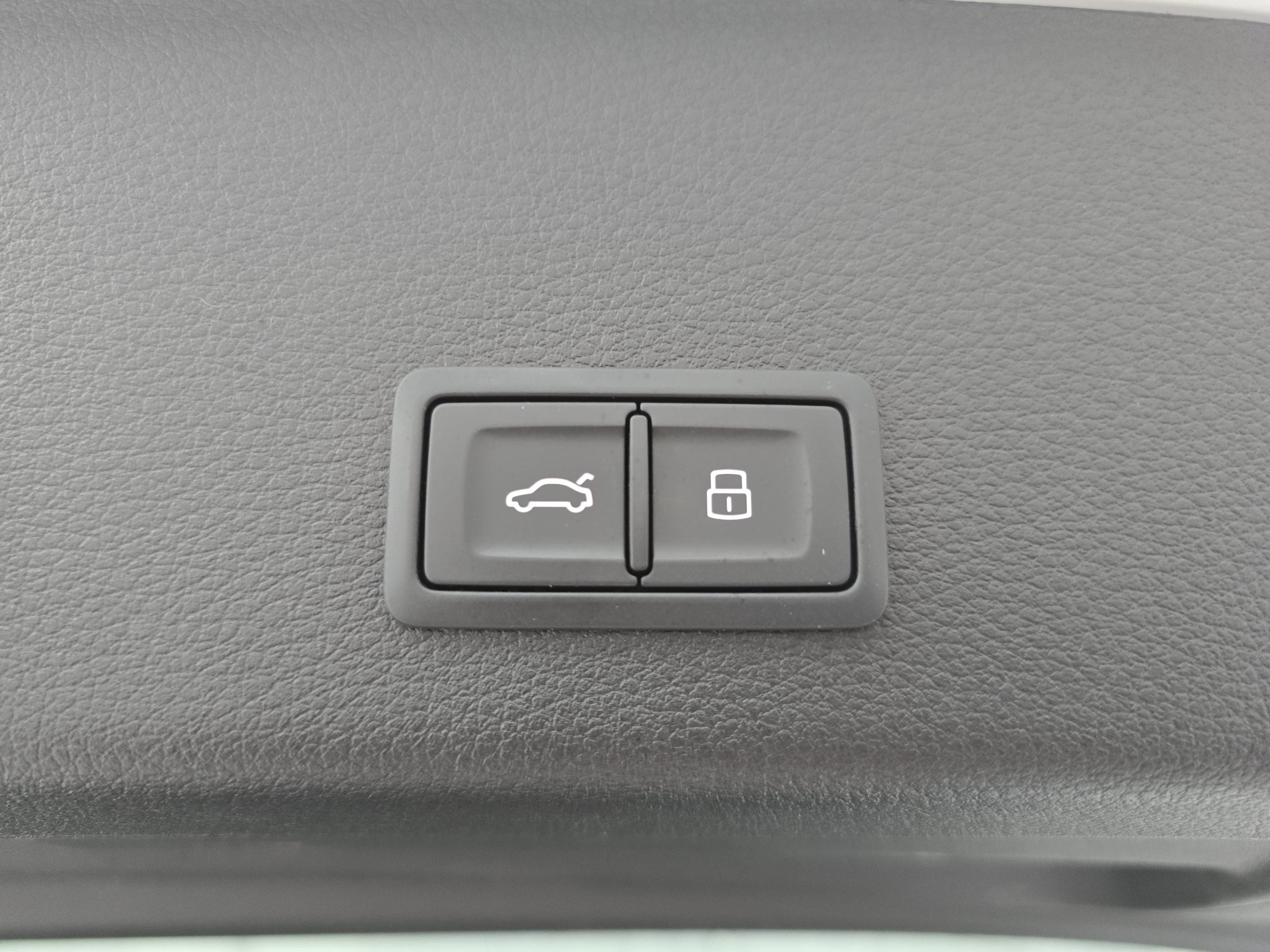 Used 2024 Audi Q8 e-tron Premium Plus AWD/4WD image 15