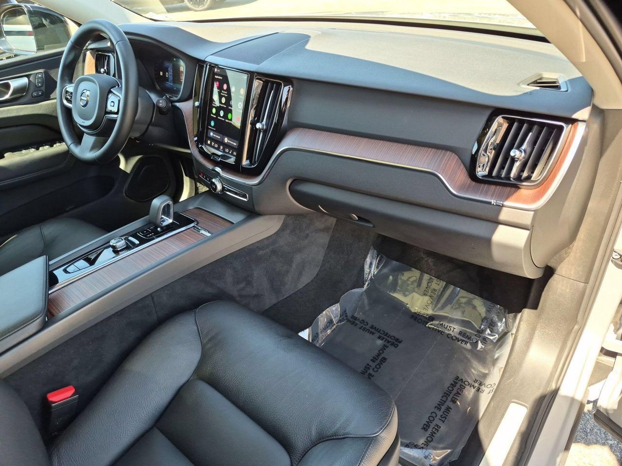 Certified 2024 Volvo XC60 B5 Plus AWD/4WD image 26