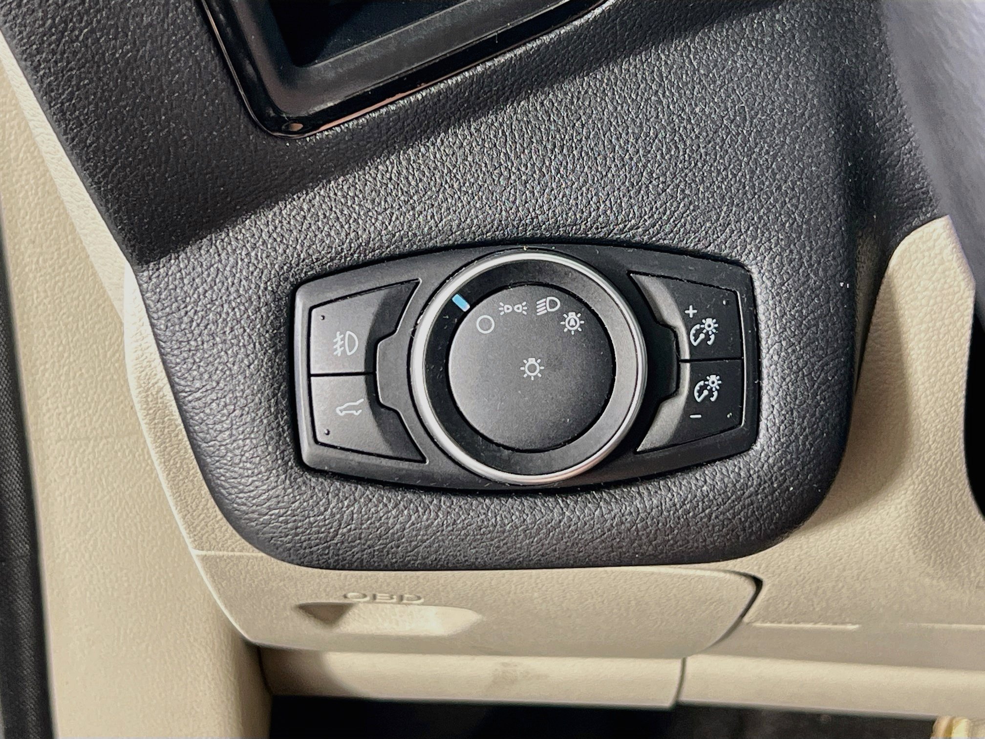 Used 2017 Ford Escape Titanium FWD image 10