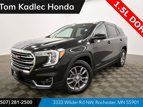 Used 2024 GMC Terrain SLT image 1