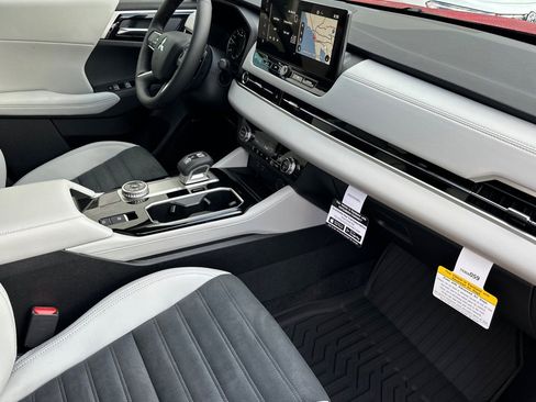 New 2026 Mitsubishi Outlander SE image 14