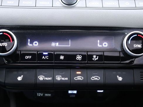 Used 2025 Hyundai Elantra SEL FWD image 34
