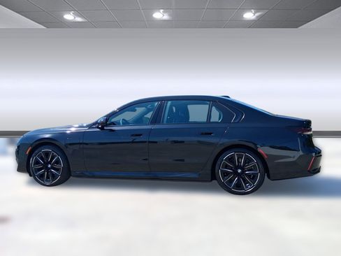 New 2026 BMW 750e xDrive w/ Premium Package image 2