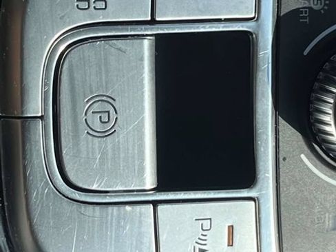 Used 2025 Kia Telluride AWD image 31
