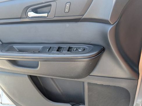 Used 2015 Chevrolet Traverse LT w/ Style and Technology Package FWD image 30