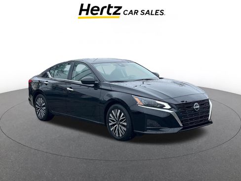 Used 2025 Nissan Altima 2.5 SV image 1