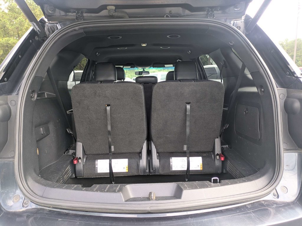 Used 2017 Ford Explorer XLT w/ Equipment Group 202A FWD image 13