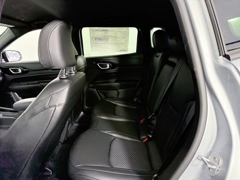 New 2026 Jeep Compass Latitude image 17