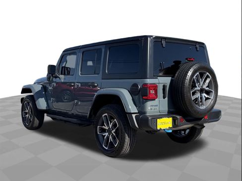 Used 2024 Jeep Wrangler Unlimited w/ Convenience Group AWD/4WD image 3