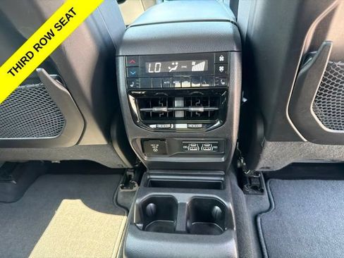 Used 2023 Jeep Grand Cherokee L Limited w/ Luxury Tech Group II AWD/4WD image 17