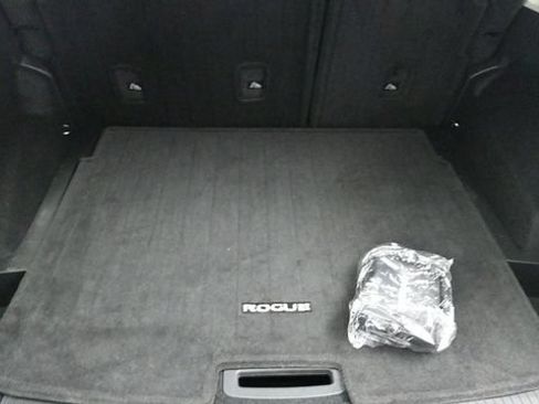 Used 2023 Nissan Rogue SV AWD/4WD image 25