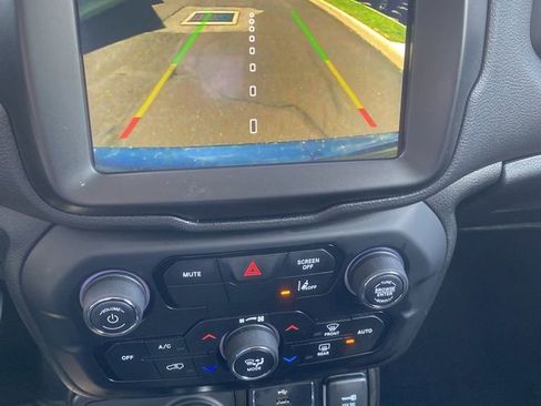 Used 2023 Jeep Renegade Trailhawk image 28