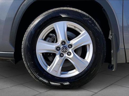 Certified 2024 Toyota Highlander LE image 11